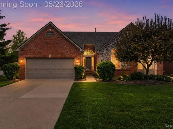 3550 Lexington Dr, Auburn Hills, MI 48326