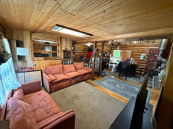2nd image of 1071 Bear Creek Rd