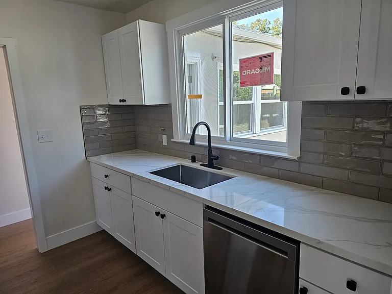5261 G St — Photo 4