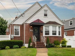 650 Gabriel Ave, Franklin Square, NY 11010