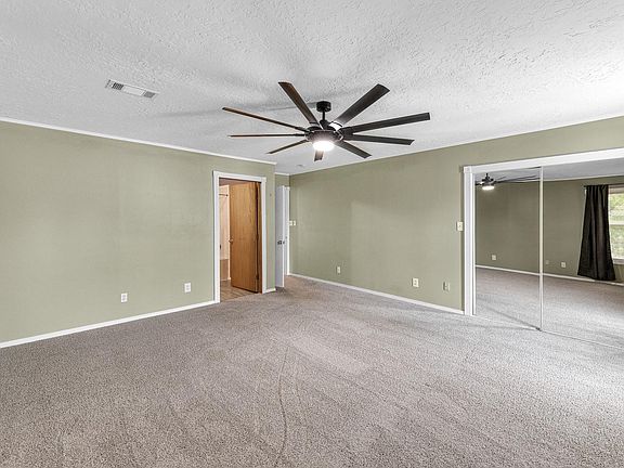 3rd image of 16511 Edgefield Ln