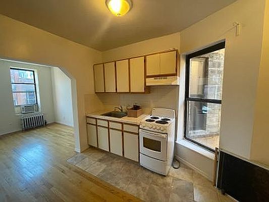 4th image of 153 Orchard St #14