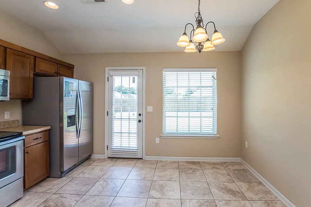 4 bed, 2.0 bath, 1622 sqft, $2,730 — Photo 4