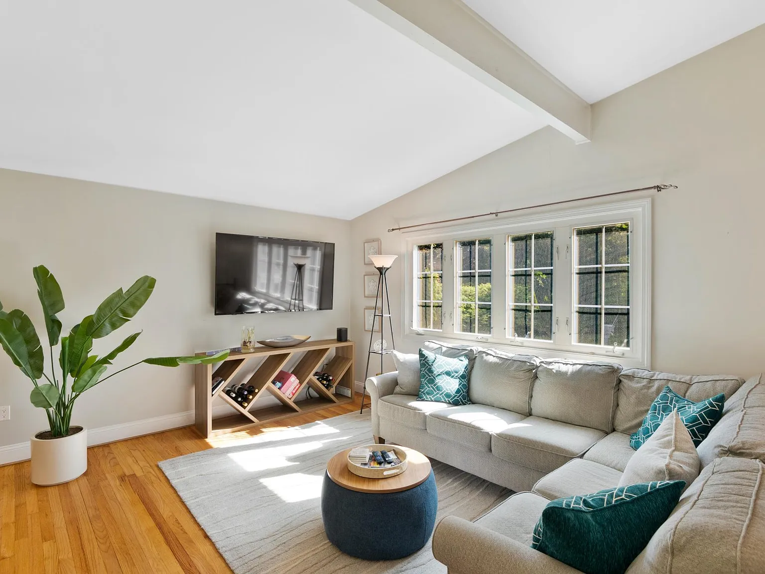 10 London Ct — Photo 4
