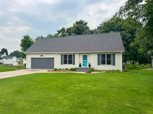 1307 Regency Dr, Hastings, NE 68901