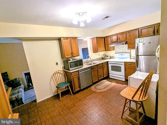 5th image of 36 Markel Rd