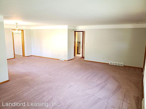 4th image of 2850 E Erie Ave