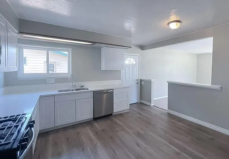 4 bed, 1219 sqft, $800 — Photo 4