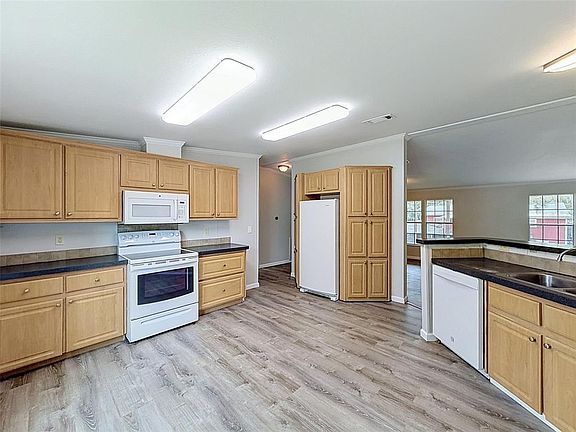 5th image of 12510 Banbury Ave