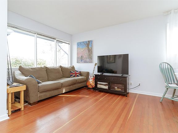 4th image of 1747 Newton St