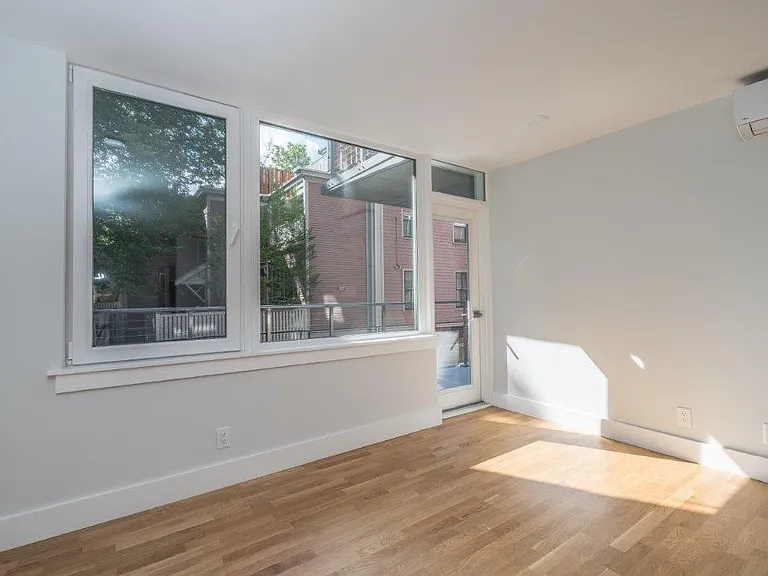 334 Harvard St #J2 — Photo 4