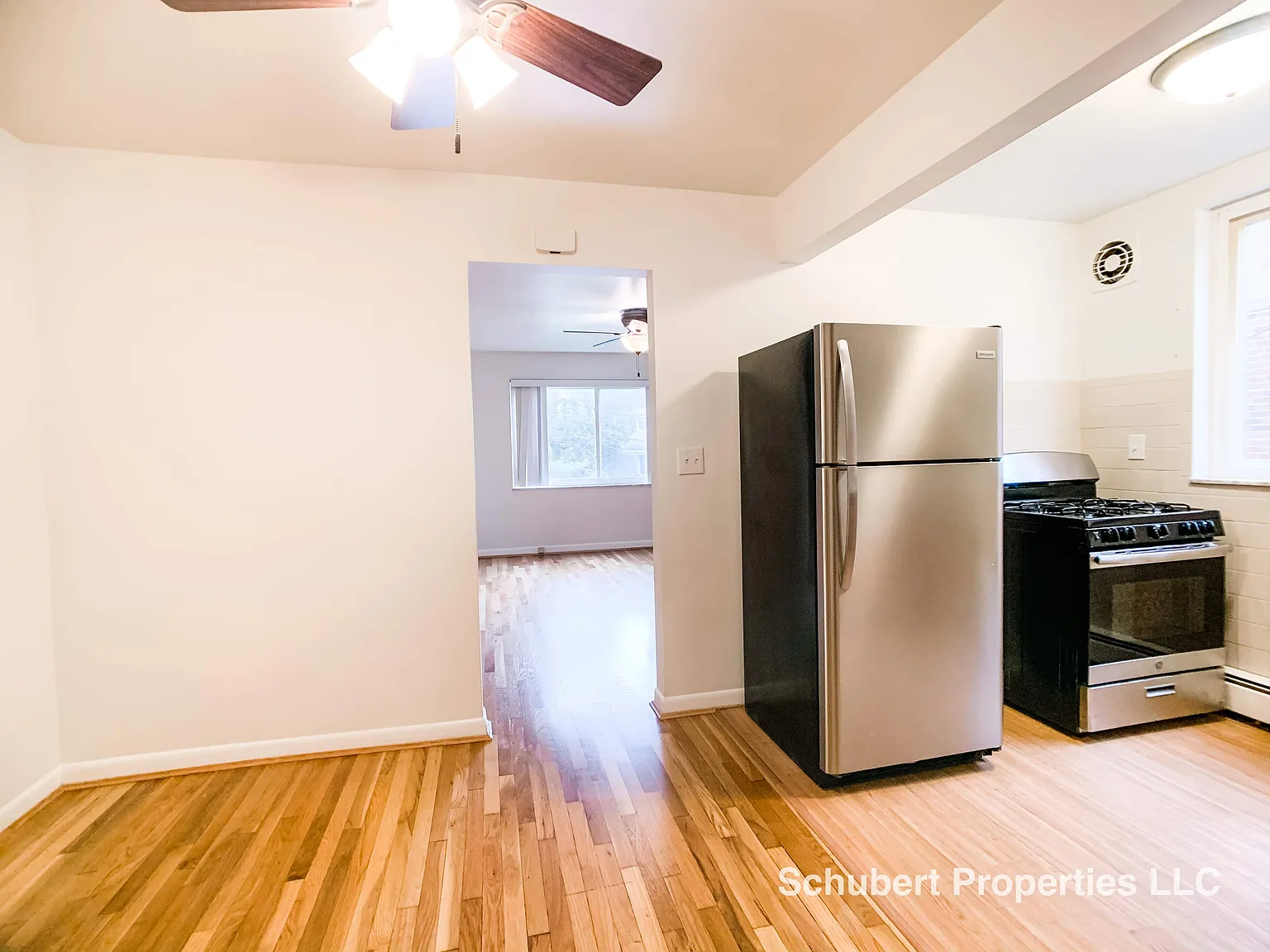 2 bed, 900 sqft, $1,325 — Photo 3