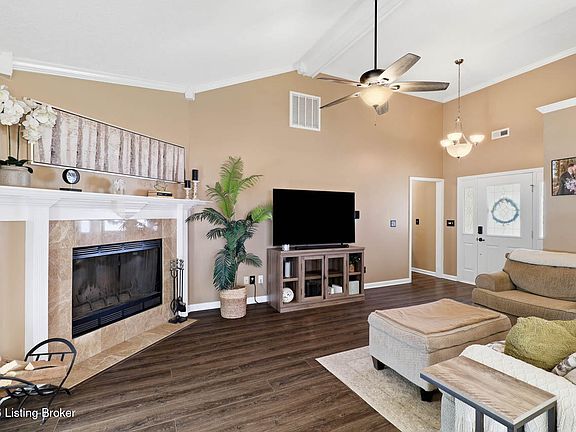 4th image of 537 Shady Glen Cir