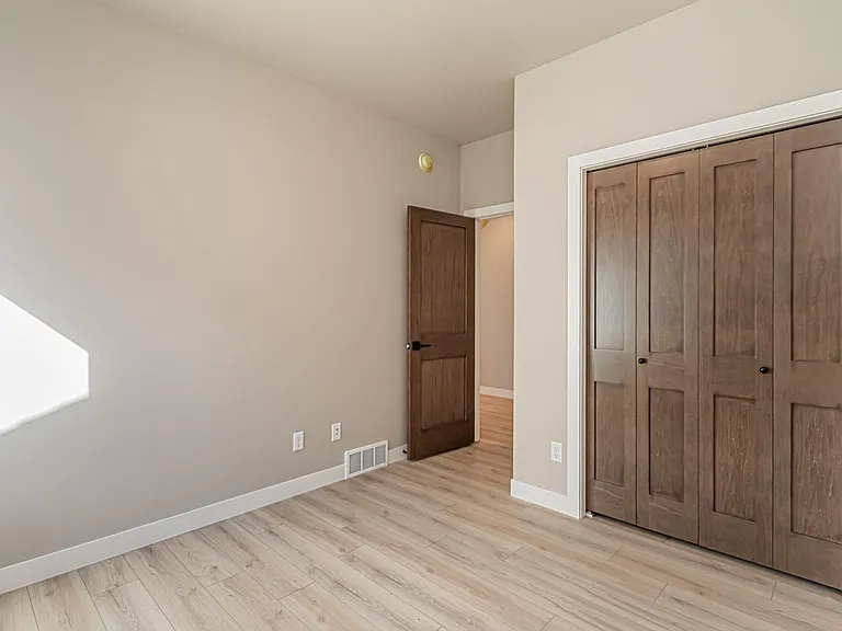 5846 James Dr W — Photo 9