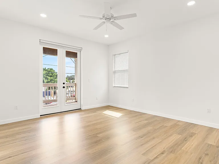 210 E Columbus Dr #1 — Photo 17