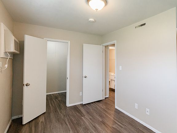3rd image of 2328 Melrose Dr