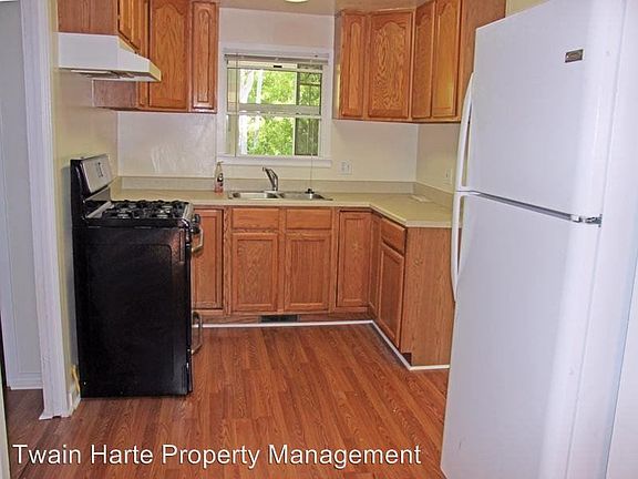 3rd image of 100 Preston Pl #B