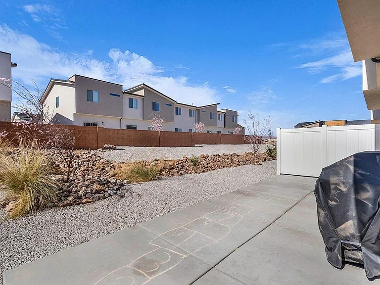 5654 S Duel Ln — Photo 16