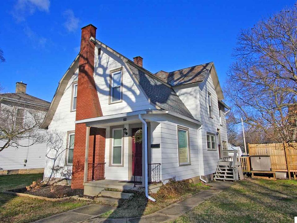 1st image of 208 N Park St