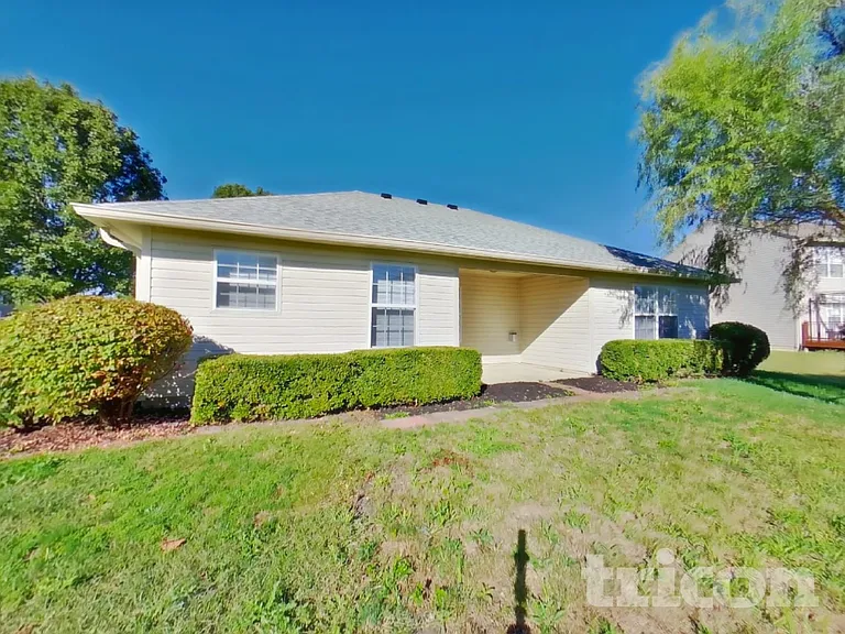 910 S Shore Ct — Photo 16