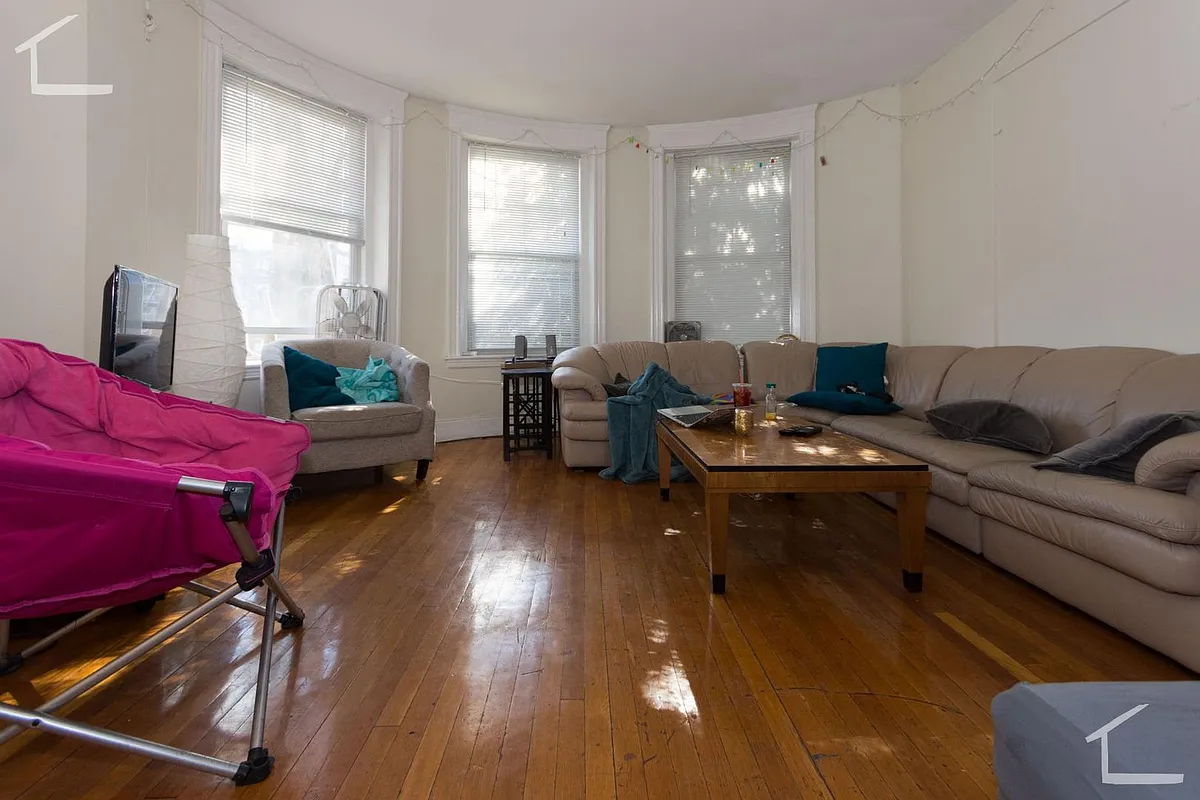 Building Photo - 1232 Beacon St #7B