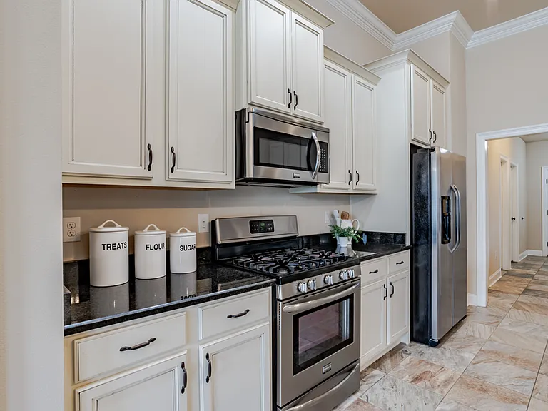 523 Kensley Ave — Photo 18