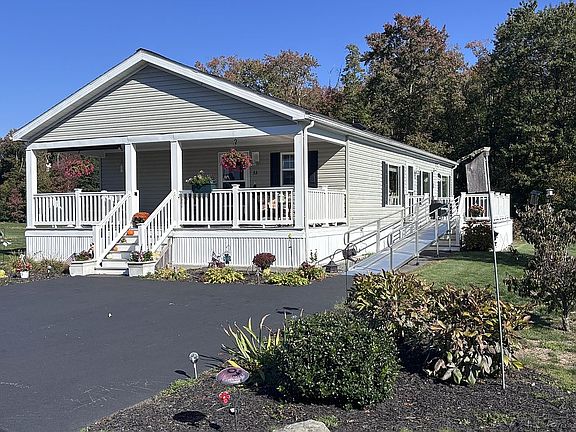 Immaculate spacious yard!