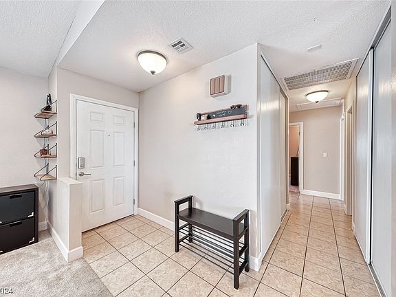 4th image of 407 La Jolla Dr