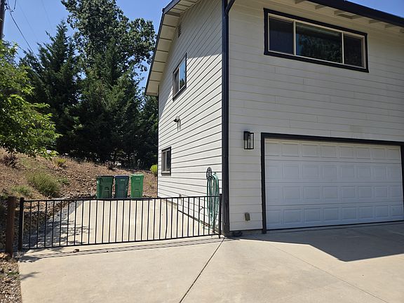2nd image of 24064 Oakmont Way #B