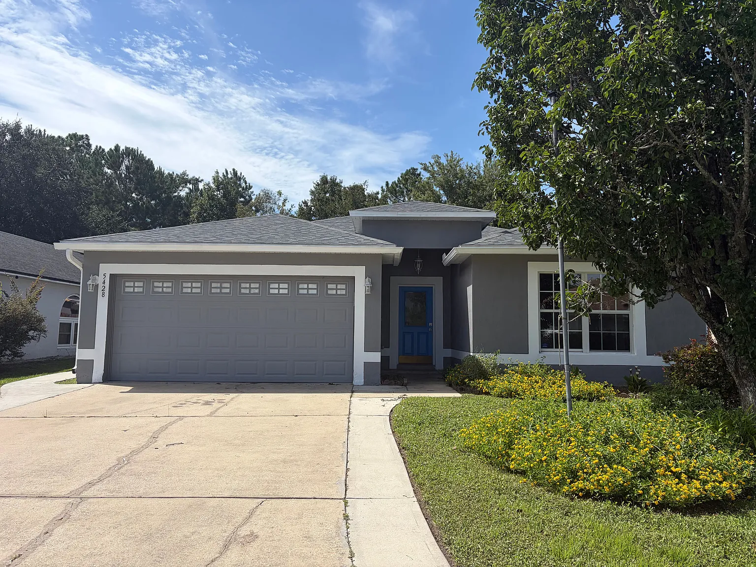 4 bed, 2.0 bath, 1874 sqft, $2,320 — Photo 2