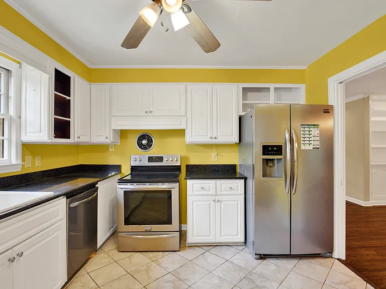 331 Oxford Dr — Photo 6