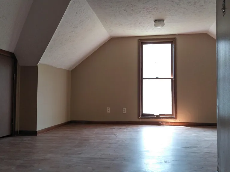 2048 N D St — Photo 11