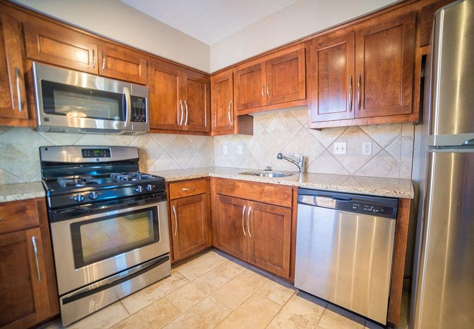 1st image of 4821 Roanoke Pkwy APT 801