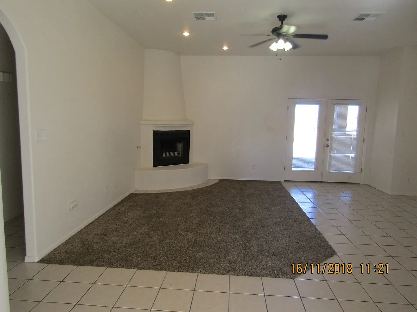 Beautiful Home, Located Off Of Roadrunner!! — Photo 3