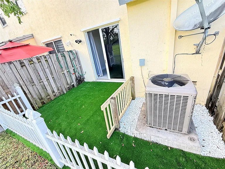 134 SE 28th Ter #5 — Photo 22
