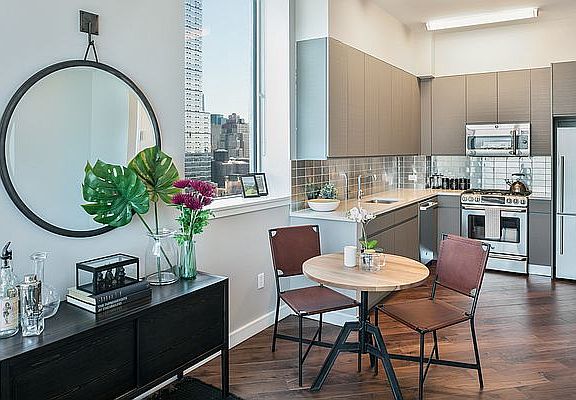 3rd image of 507 W 28th St APT 33C