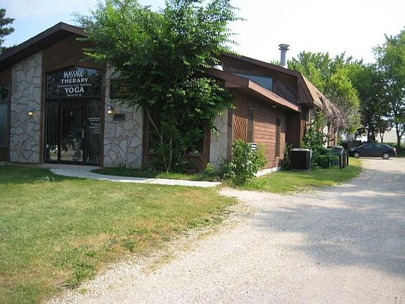 3rd image of 2244 Calumet Dr