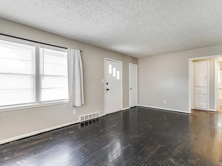 4551 S Walnut Ave — Photo 6