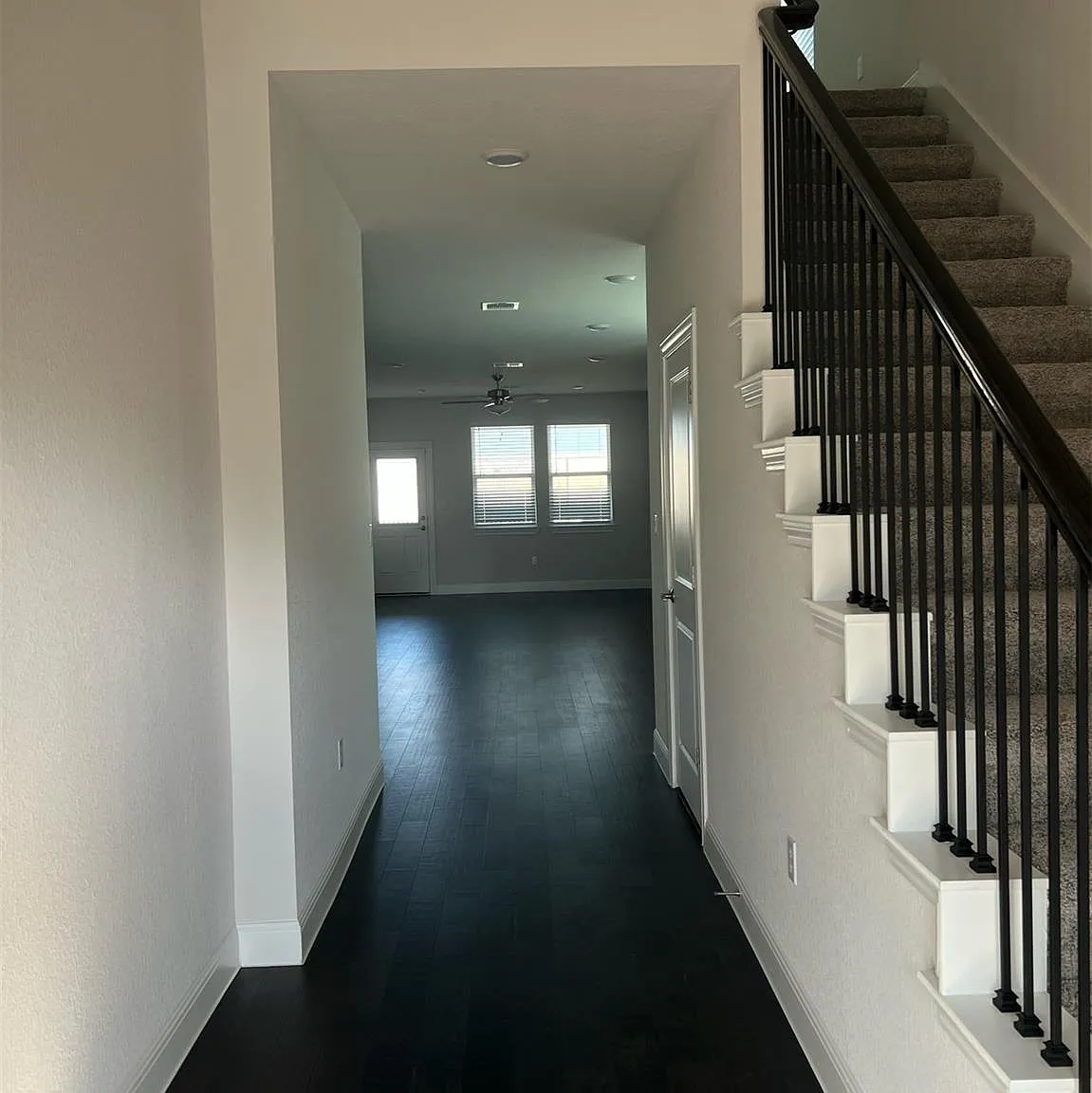 3 bed, 2.5 bath, 1864 sqft, $2,395 — Photo 2
