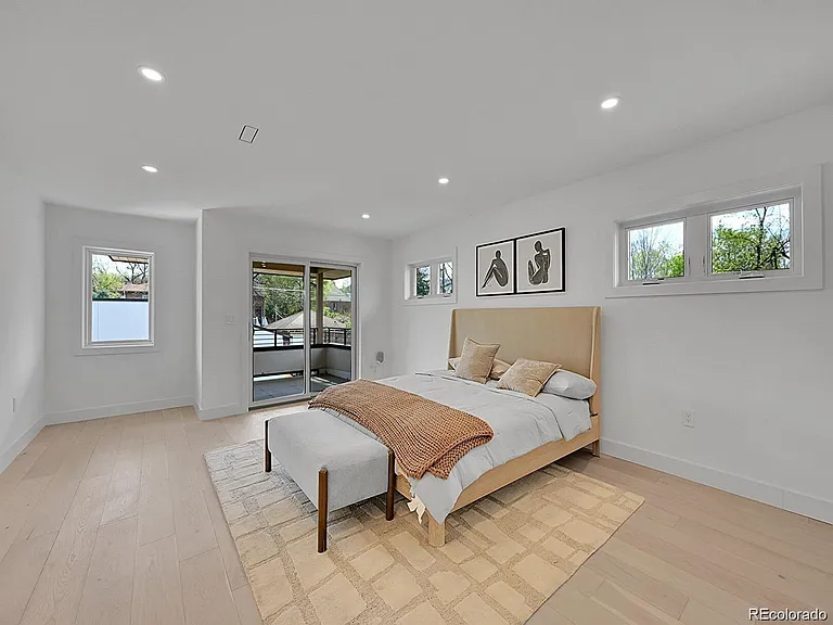 300 S Franklin St — Photo 20