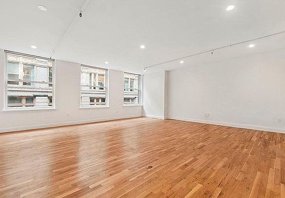 3rd image of 37 W 19th St Fl 4