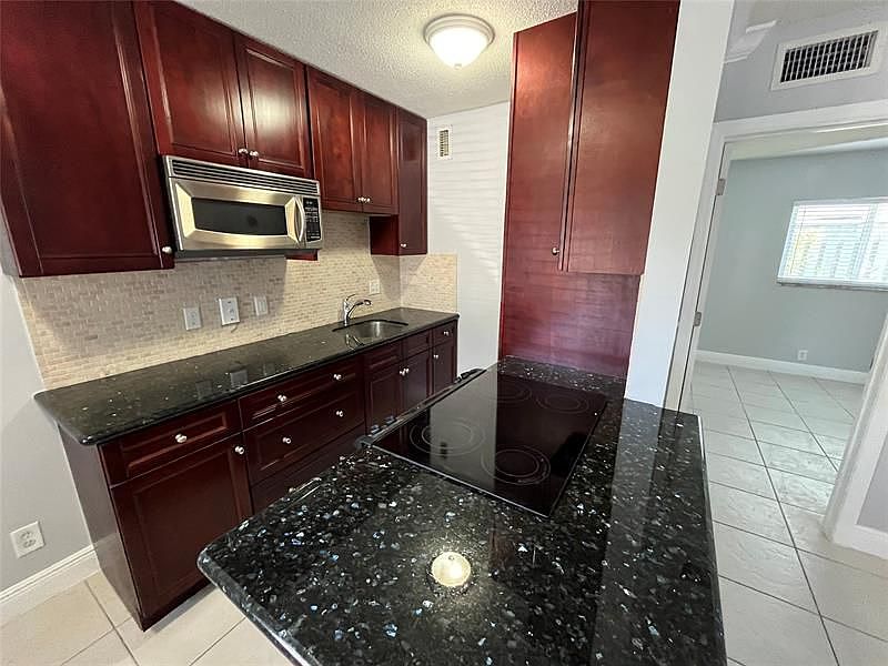1st image of 1311 NE 18th St APT 107