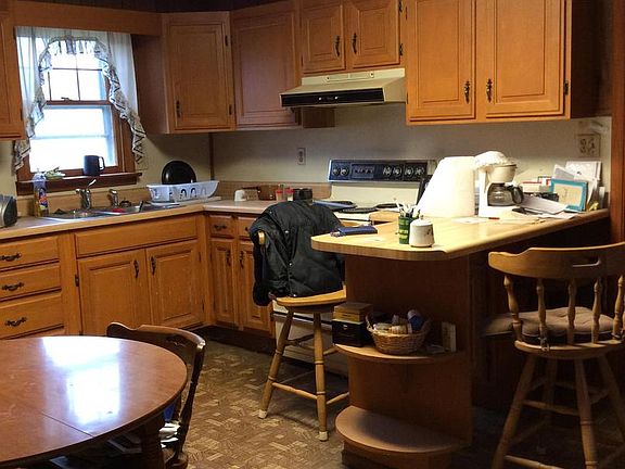 5th image of 113 E Main St