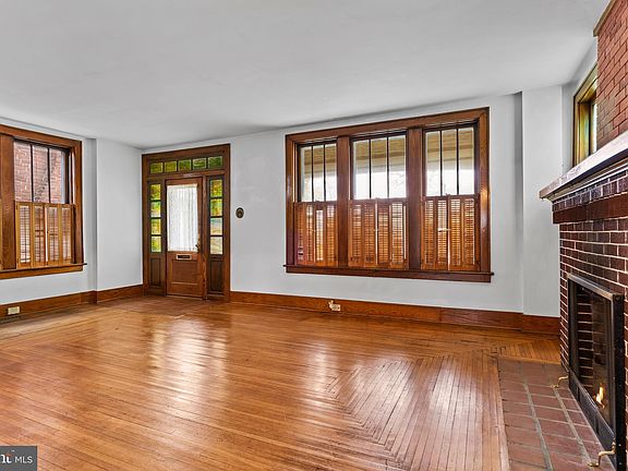 5th image of 1925 Whitehall St