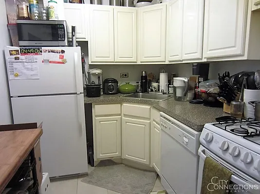 Rented by City Connections Realty | media 19