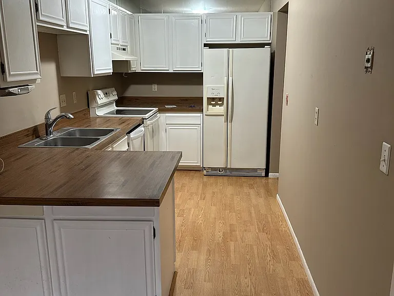 3704 York Cir — Photo 17
