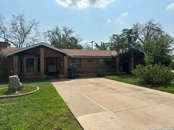 209 S 20TH ST, Carrizo Springs, TX 78834