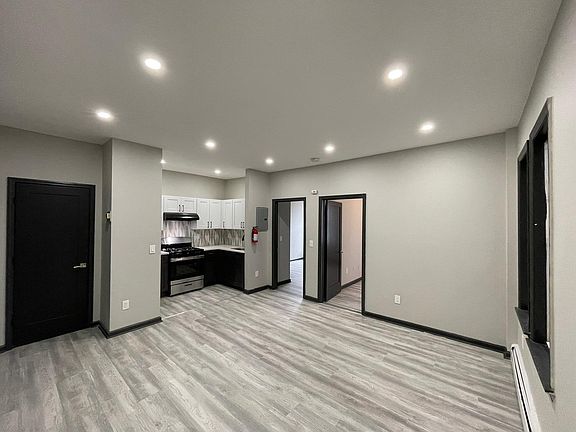 5th image of 305-306 Magnolia Ave #6