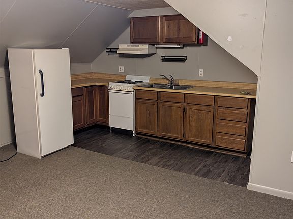2nd image of 3485 Wayne Rd #3