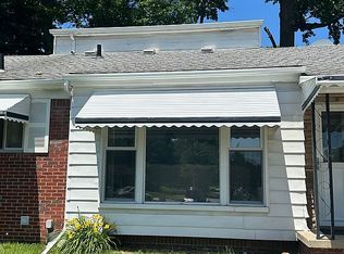 24330 Ithaca Ave, Oak Park, MI 48237
